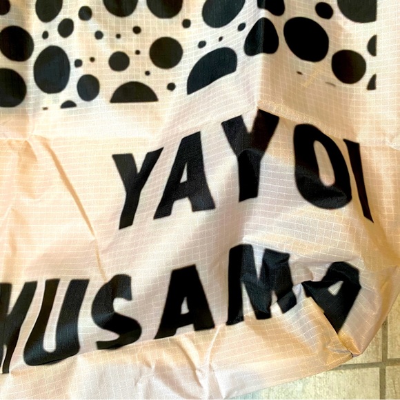 LAST 1-YAYOI KUSAMA LARGE CLASSIC BLACK AND WHITE DOTTED SHOPPER - Picture 4 of 8